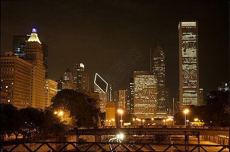芝加哥晚上火车城市摩天大楼车站市中心建筑物旅行图片