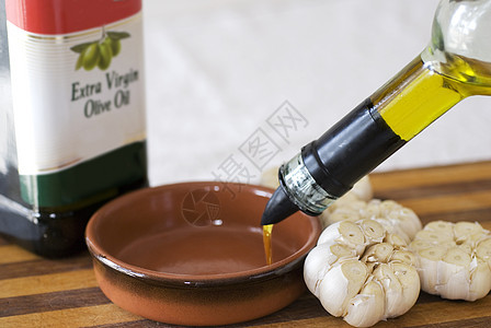 Garlic 和橄榄油用于燃烧图片