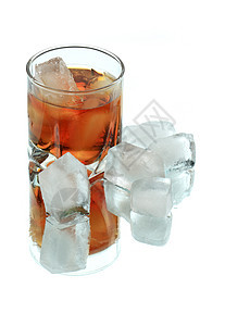 与冰的威士忌饮食橙子饮料冷饮冰块玻璃反射酒精图片