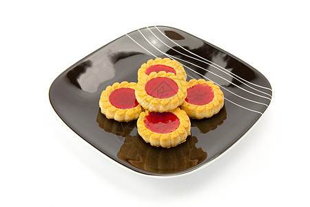 在白背景中孤立的盘子上的 cookie饼干小吃团体糕点宏观食物脆皮陶瓷紧缩黄色图片
