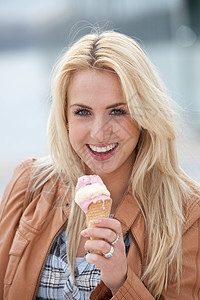 冰淇淋女孩快乐图片