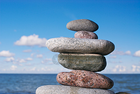 不同石头海滩平衡冥想鹅卵石创造力卵石巨石天空岩石沉思图片