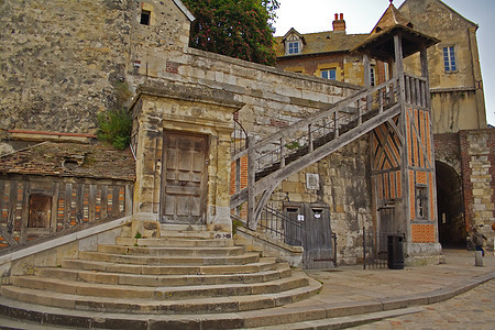 古老城市建筑圆形历史性楼梯石头木头街道图片
