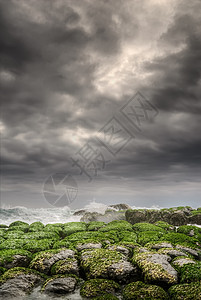 绿色海岸线海洋风暴雷雨风景场景海浪戏剧性支撑石头岩石图片