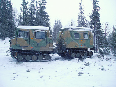 军用军车车辆武装暴风雪货车山脉风暴图片