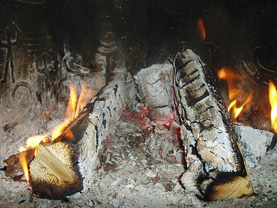 露天壁炉活力微光煤炭红光木材火焰余烬燃料炉辉光舌头图片