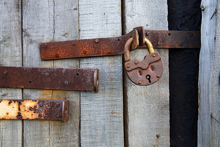 旧老生锈的锁锁金属保障古董秘密栅栏安全灰色挂锁指甲黑色图片