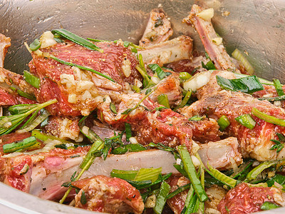 草药灭鼠烹饪胡椒蔬菜洋葱盘子食物餐厅羊肉烧烤午餐图片