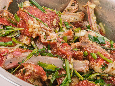 草药灭鼠羊肉烹饪美食盘子蔬菜洋葱餐厅烧烤胡椒午餐图片