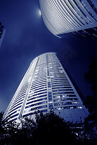 夜间摩天大楼商务中心大学领导建筑人士金融蓝色建筑学城市职业协议图片