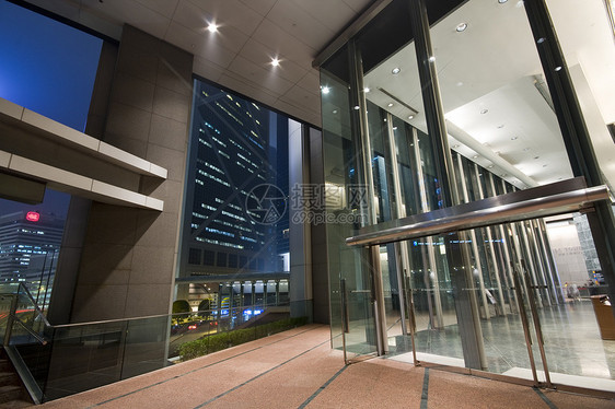 晚上在香港现代大楼入口处的大门蓝色天空进口入口建筑学方法建筑窗户门户网站玻璃图片