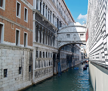 意大利威尼斯的叹息桥城市吊船巨石缆车桥梁叹息游客旅行背景