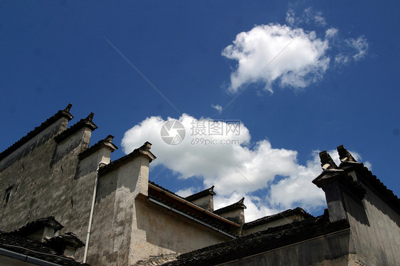 中国 黄山 日相县 西迪 旅游 景点白云建筑学防火墙传统马头墙住宅村庄蓝天图片