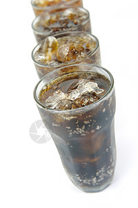 冷可口可乐混合器派对冷饮苏打搅拌机立方体汽水冰块白色玻璃图片