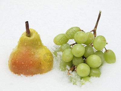 葡萄和雪上梨子图片