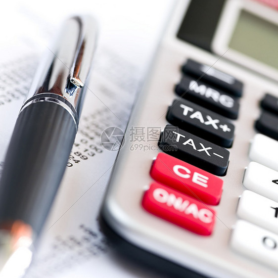 税务计算器和笔金融数据会计钥匙报告平衡总数纽扣圆珠笔财政图片