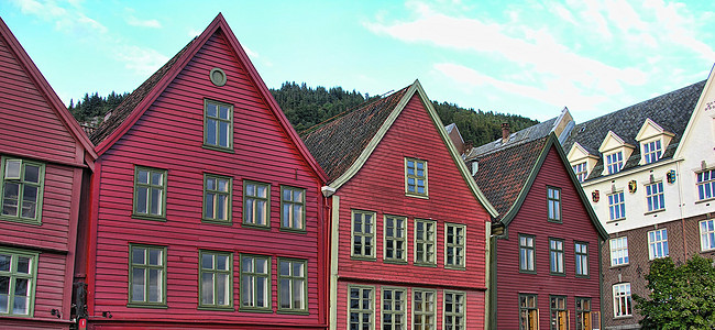 挪威卑尔根建筑结构爬坡天空建筑物景观旅游晴天街道蓝色房子血管图片