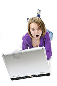 拥有计算机的女孩电脑教育女孩们学习互联网孩子们网络青春期孩子笔记本图片