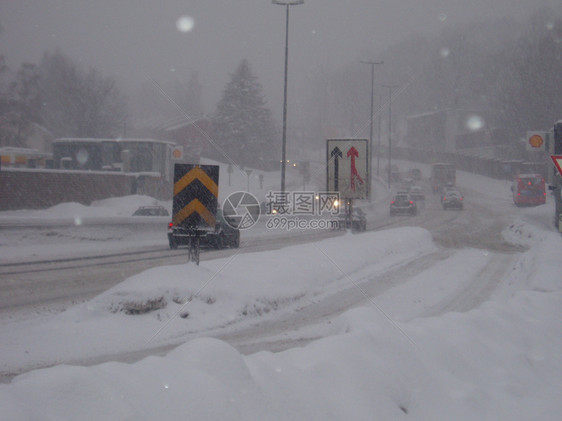 3号环形公路的雪暴中堵塞交通流量汽车速度白色旅行风暴下雪暴风雪卡车运动加速度图片