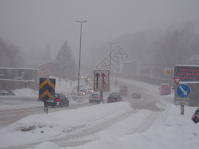 3号环形公路的雪暴中堵塞交通流量旅行加速度速度下雪运输街道部分汽车风暴天气图片