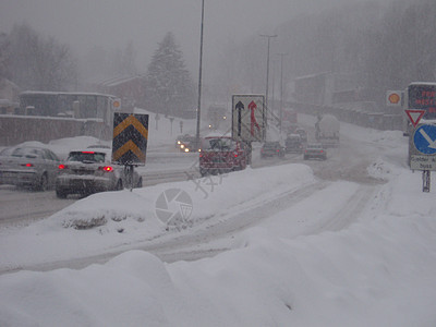 3号环形公路的雪暴中堵塞交通流量白色风暴街道速度下雪暴风雪驾驶车辆旅行汽车图片