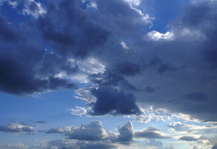 有云的天空溪流喷射多云天性部分射线休息风景图片