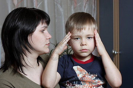 母亲和儿子偏头痛疾病发烧父母家庭孩子女性病毒性成人图片