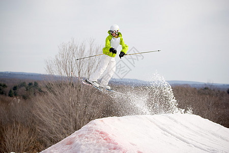 滑雪跳板坡道男人技巧速度人心滑雪肾上腺素娱乐乐趣运动图片