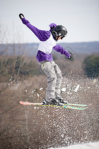 滑雪跳板乐趣坡道飞行娱乐滑雪特技假期青年竞赛肾上腺素图片