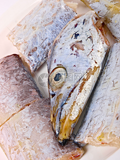 新鲜凝结鱼美食热带白色寿司斑点鳗鱼游泳食物盘子午餐图片