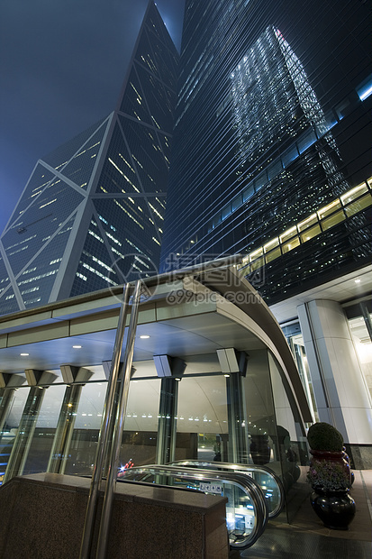 香港岛上现代摩天大楼的建造蓝色城市公司市中心玻璃建筑学窗户商业建筑办公室图片