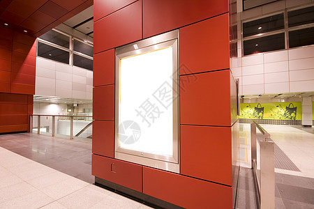 现代大楼内空白的广告广告控制板庇护所运动广告牌人行道车站公共汽车玻璃木板商业图片