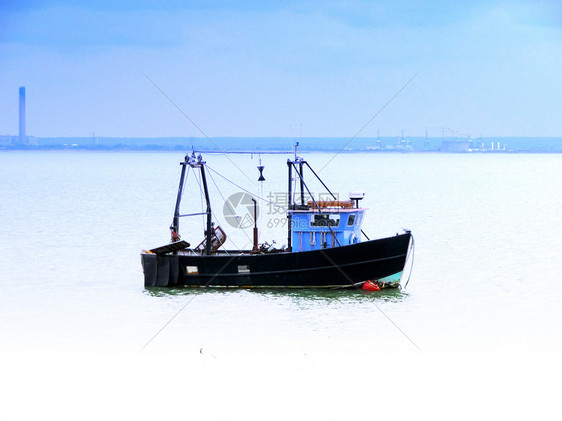 南端的船漂浮海浪海景波纹车辆海洋涟漪波浪液体旅行图片