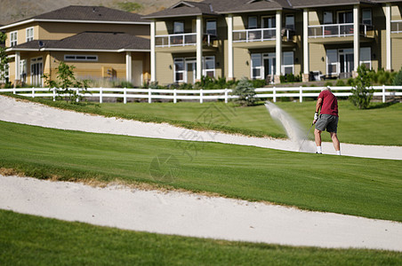 高尔夫高尔夫球打出沙陷图片