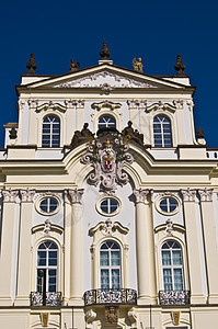 布拉格的旧宫殿城市蓝色建筑旅行晴天城堡天空历史文化假期图片
