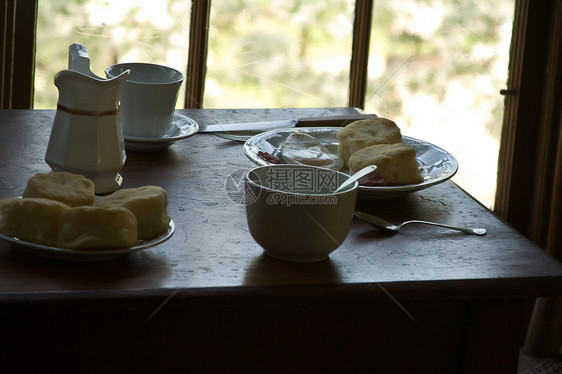 早餐棕色盘子桌子勺子咖啡玉米食物水果杯子白色图片