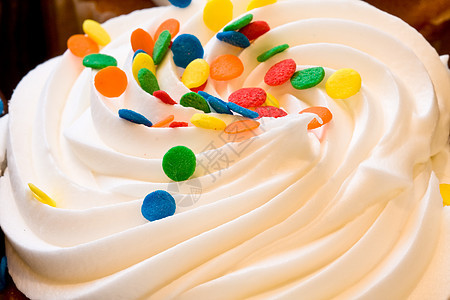 纸杯蛋糕冰镇白色蛋糕生日杯子奶油甜点圆形糖果小雨图片