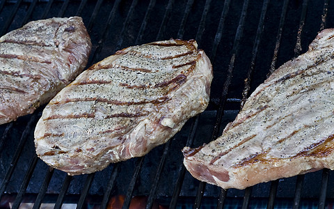 烹饪肉饭木炭厨房气体格栅食物燃烧火焰金属丙烷牛扒图片