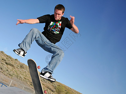 斯卡特青少年公园滑冰青年男人轮子技巧滑板木板坡道图片