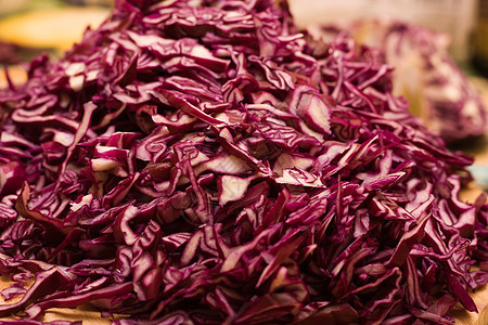 切割红卷心菜的山峰烹饪蔬菜紫色食物红色沙拉营养多叶油菜饮食图片