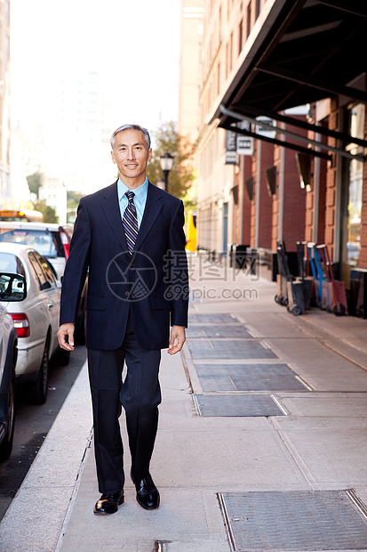 商业人成人街道城市男生套装男性人士商务管理人员同事图片