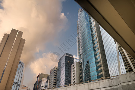 彩色摩天大楼风景图片