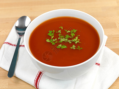 番茄汤食物香料白色盘子厨房餐厅勺子美食温暖草药图片