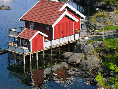 河上的房子绝缘乡村建筑国家住房阳台木头农村红色海洋图片
