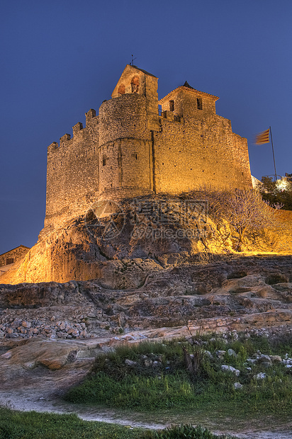 Calafell城堡愁云艺术夜景历史旅行游客石头阴影森林建筑图片