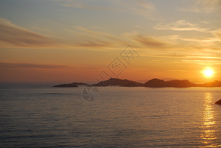 日落波浪天空海岸椴树旅游反射水平天气流动太阳图片