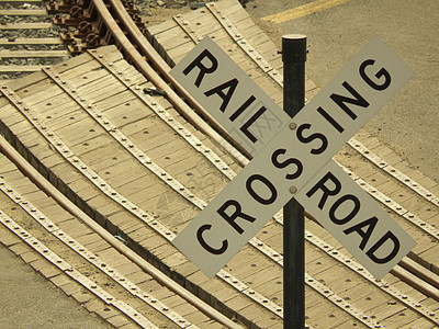 铁路过境穿越轨枕速度路口通勤者小路火车平台运输节点图片