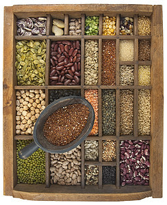 红色的quinoa和各种豆类 谷物 种子图片