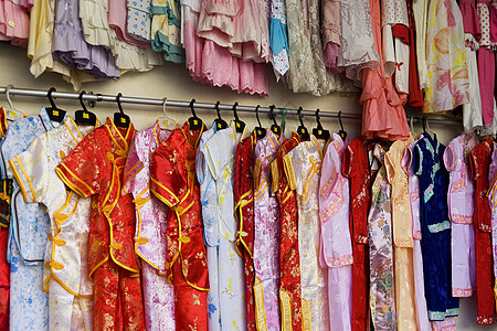 路边路边儿童服装店商业街道裙子织物小贩店铺衣服连衣裙零售销售图片