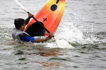 Kayaking 窃听竞赛行动运动娱乐竞争危险冒险漂浮锻炼活动图片